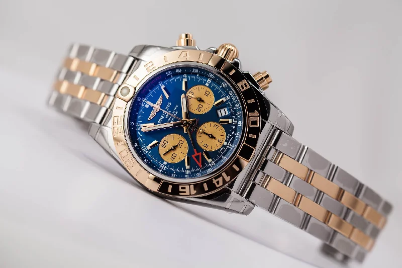 Watches with Engraved Dials for PersonalizationFactory refurbished Breitling Chronomat 44 GMT 18kt gold/SS Blue Dial with Extra Strap/Buckle