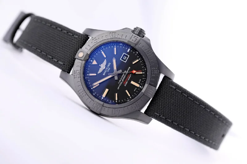 Mechanical Watches with Hand-Winding MechanismBreitling Avenger Blackbird 48 Blacksteel