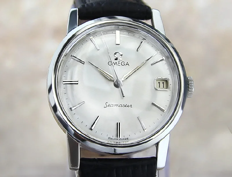 Round Dial Watches with Roman NumeralsOmega Seamaster 33mm Men's Watch